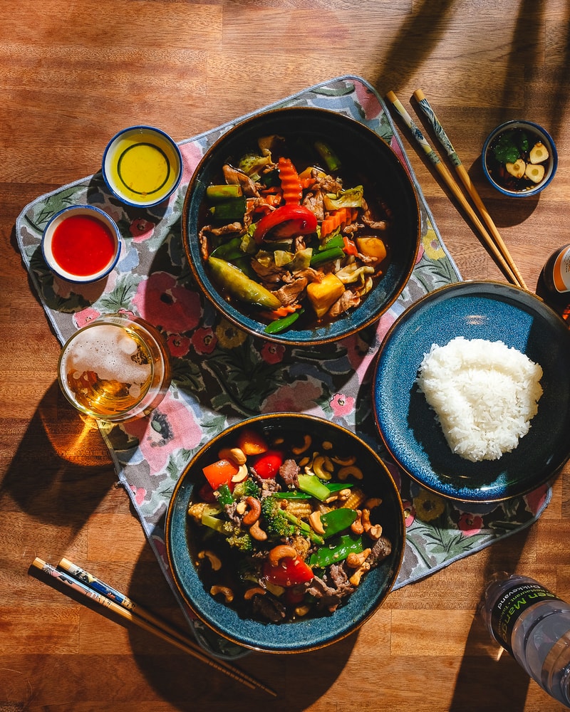 ½ PRIS: Valgfri Hovedret @ Green Mango - Keep Calm & Curry On!