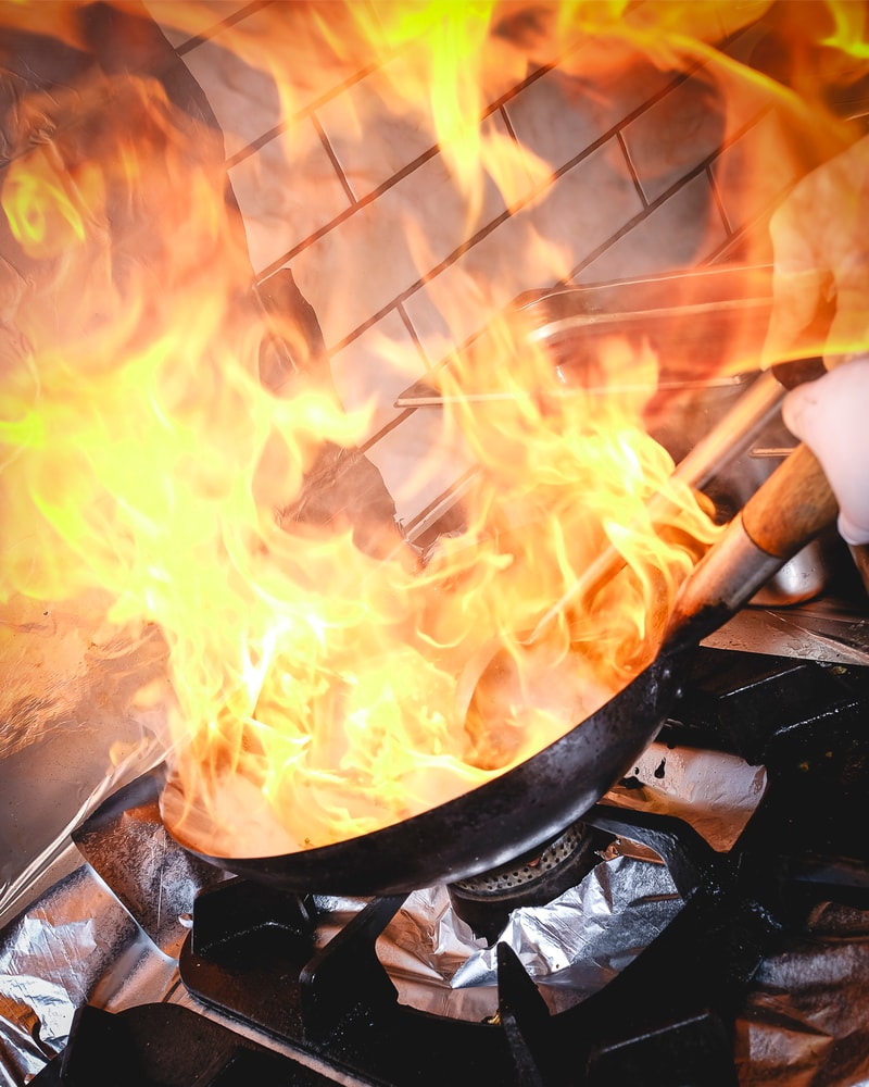 ½ PRIS: Valgfri Hovedret @ Green Mango - Keep Calm & Curry On!