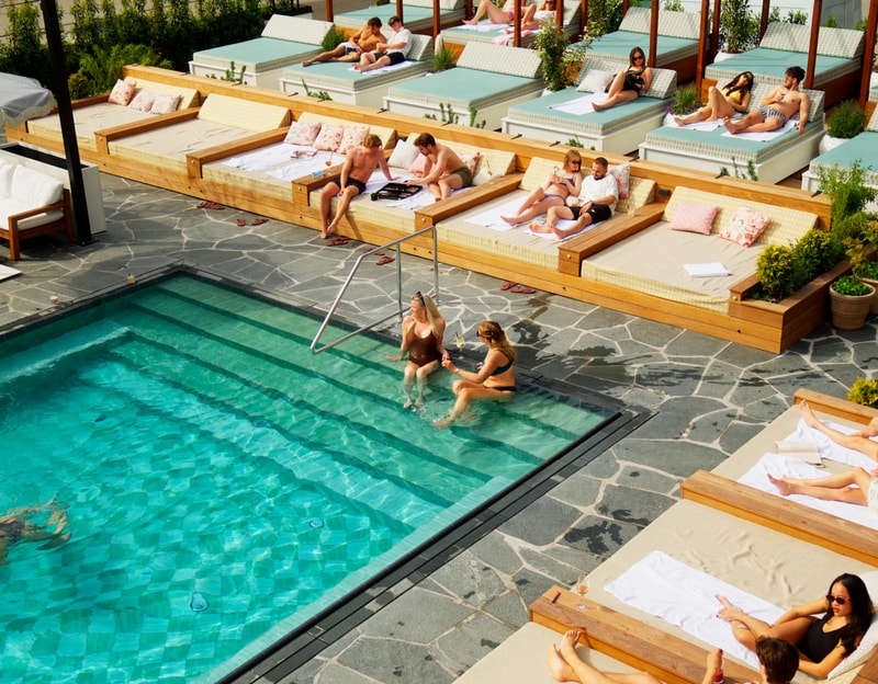 Luksuriøs brunchbuffet og Pool Club på Marienlyst Strandhotel