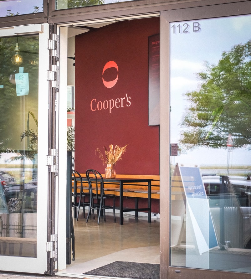 Nyåbnet burgerjoint på Amager: Halv pris på burgercombo fra Cooper's!