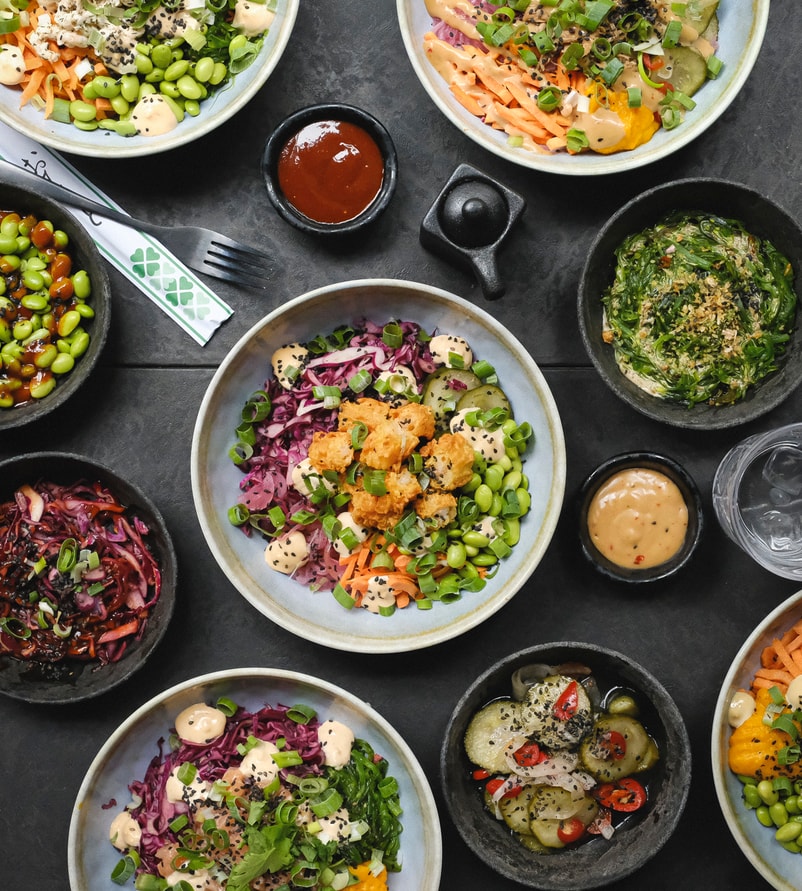 Bowl + side + drikke hos Poke & Sons: Asiatisk casual restaurant brager frem med 3 lokationer - to go og to stay!