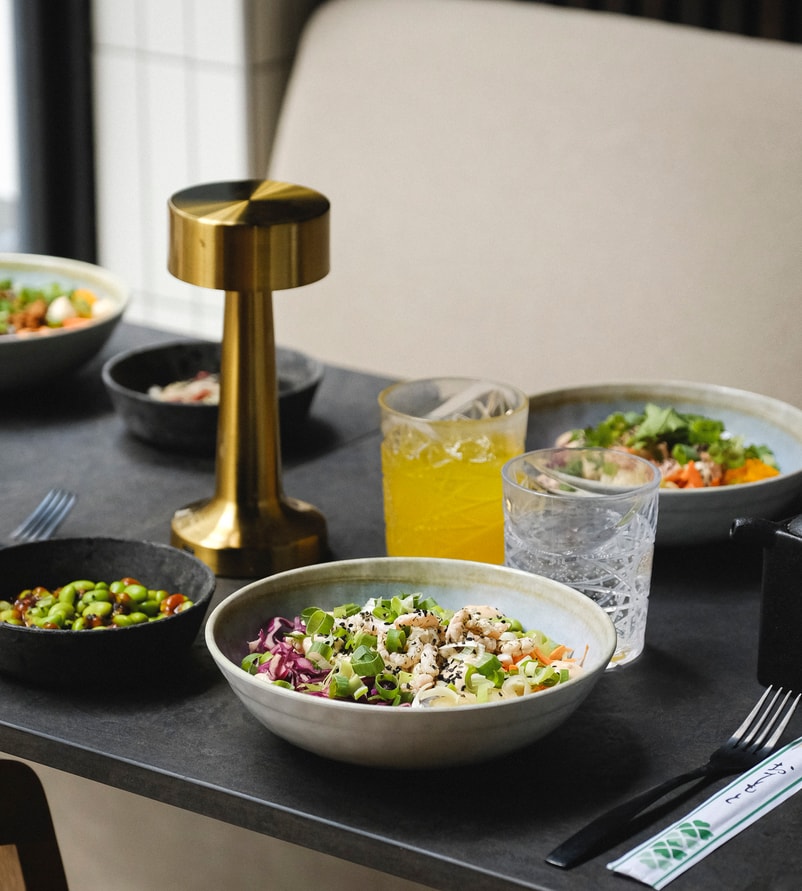 Bowl + side + drikke hos Poke & Sons: Asiatisk casual restaurant brager frem med 3 lokationer - to go og to stay!