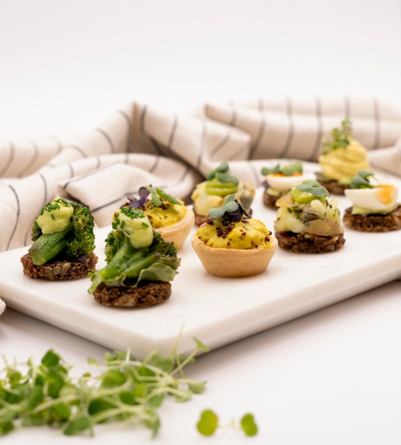 16 minies fra Danish Minies - smag på de mest elegante smørrebrøds-hapsere - perfekt til jul & påske!