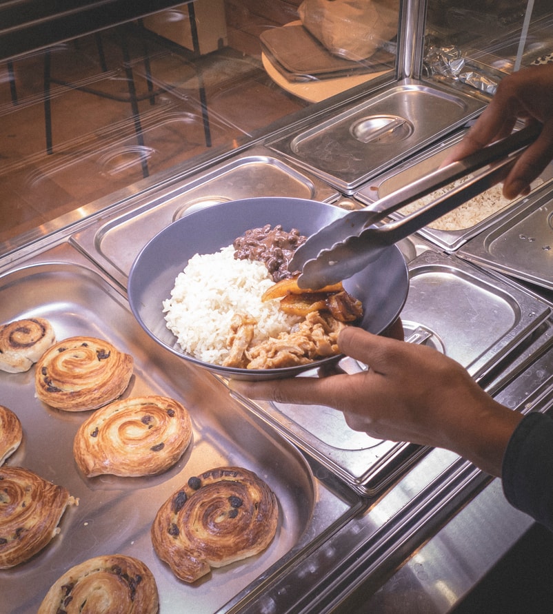 Tag på ø-hop i det Caribiske: Smag på den autentiske fusionsret "The Island Platter"