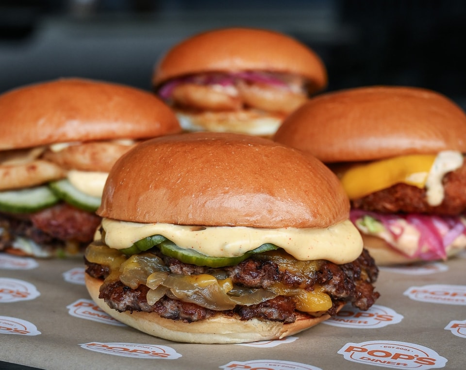 Valgfri Burger hos POP's Diner - Sommerens Bedste Burger under Buen