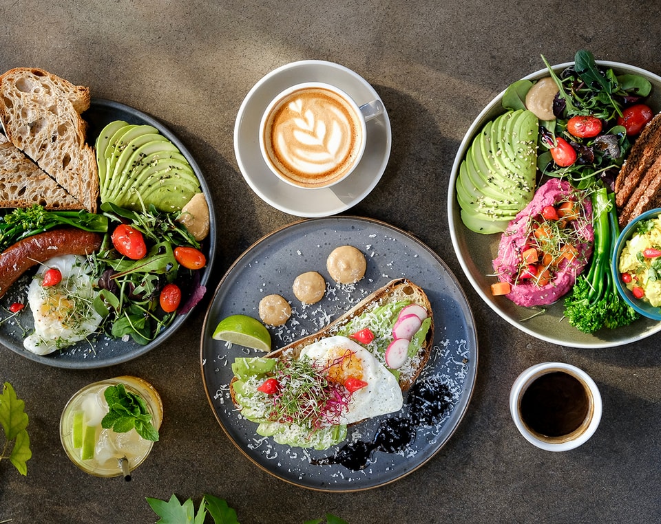 Valgfri Breakfast Plate @ Social Brew  - En Komplet Morgen i Hyggelige Omgivelser