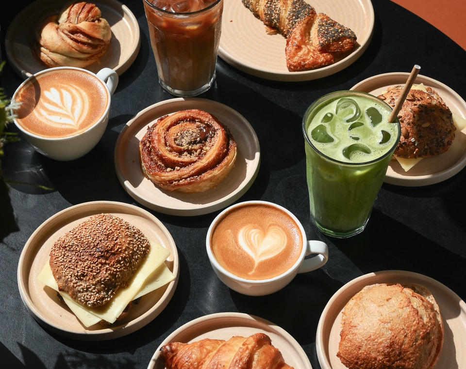 Morgencombo @ Emmerys - Valgfri Kaffe & Friskbagt BMO/Wienerbrød