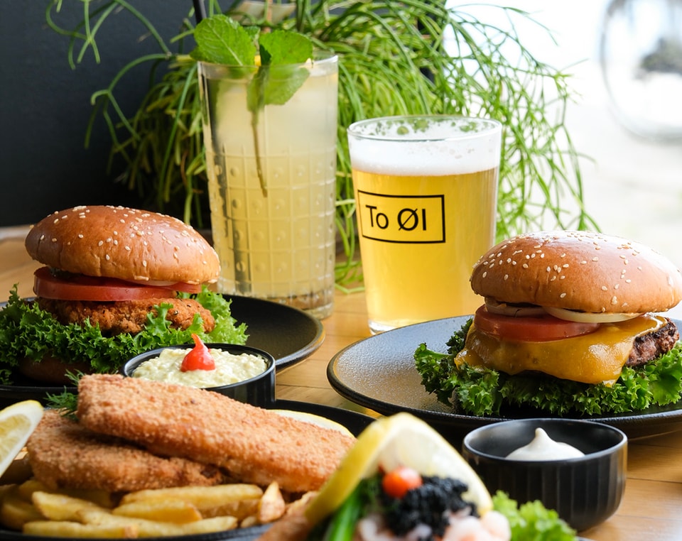 Valgfri AftenCombo @ Social Brew - Klassiske Burgers & Knasende Favoritter