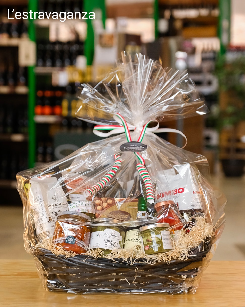 Gavekurve Med Specialiteter Fra Supermarco