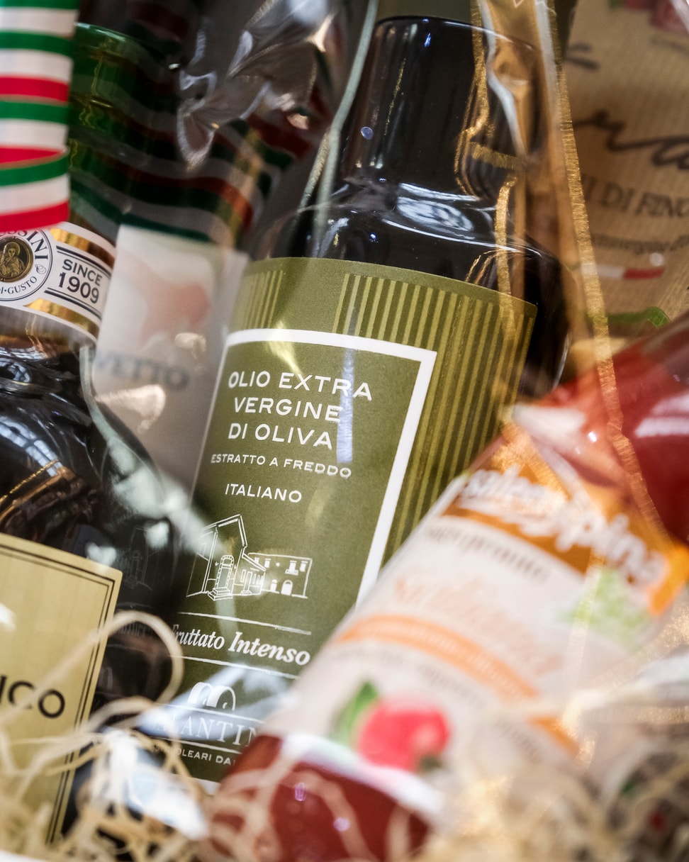 Gavekurve Med Specialiteter Fra Supermarco